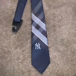 NY Yankees neck tie